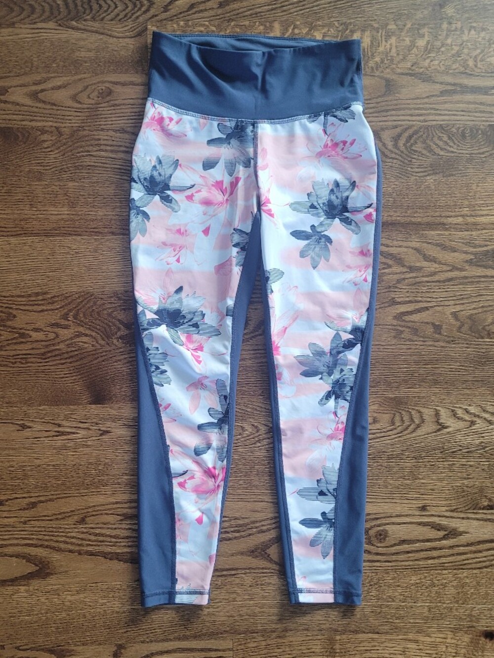 Xersion Pink and Gray Floral Crop Leggings